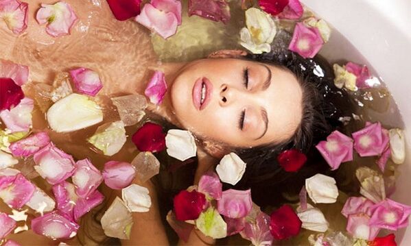 tomar banho com óleo para aumentar os seios