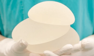 implantes mamários para aumentar o busto